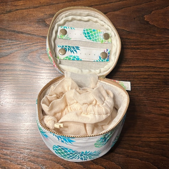 NWOT PQ Pineapple Jewelry Holder - Picture 3 of 6